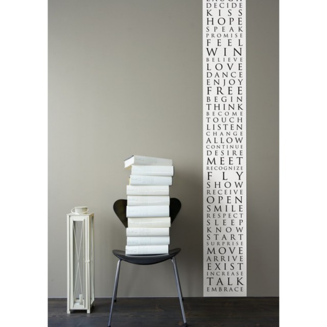 Von den Augen in die Seele: Die Beautiful Words sind ein echter Klassiker anna wand. Selbstklebendes Wallpanel, 34,5 cm breit und 250 cm hoch. Kann für jede Deckenhöhe gekürzt werden.
