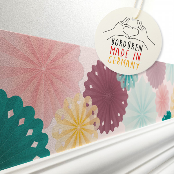 lovely label Rosetten bunt mehrfarbig Pompom Bordüre Kinderzimmerbordüre Borte Tapetenbordüre Wanddeko Kinderzimmer Wanddeko Babyzimmer Wandbordüre Tapete Wandtatoo Wandsticker Poster Wand.jpg